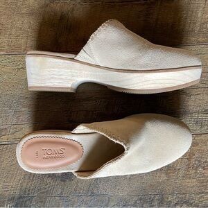 TOMS Women's Tan Mules Clogs